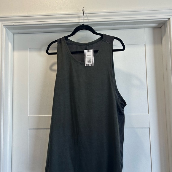 Lululemon Men’s Sleeveless Top - Picture 1 of 3